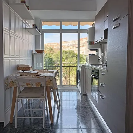 Sunny Holidays In Apartment *