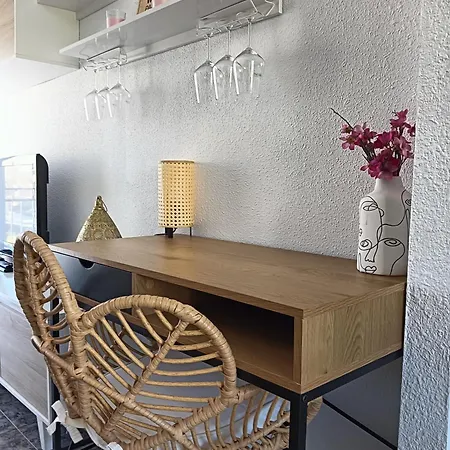 Sunny Holidays In Apartment *